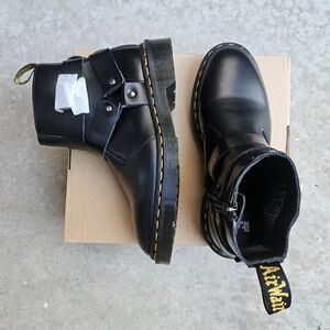 🔥NWOT Women's Dr. Marten's Boots, sz 7